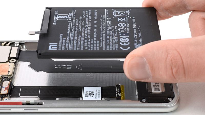 7 dấu hiệu cho thấy bạn cần thay pin điện thoại ngay lập tức 3 huong dan thay pin dien thoai don gian