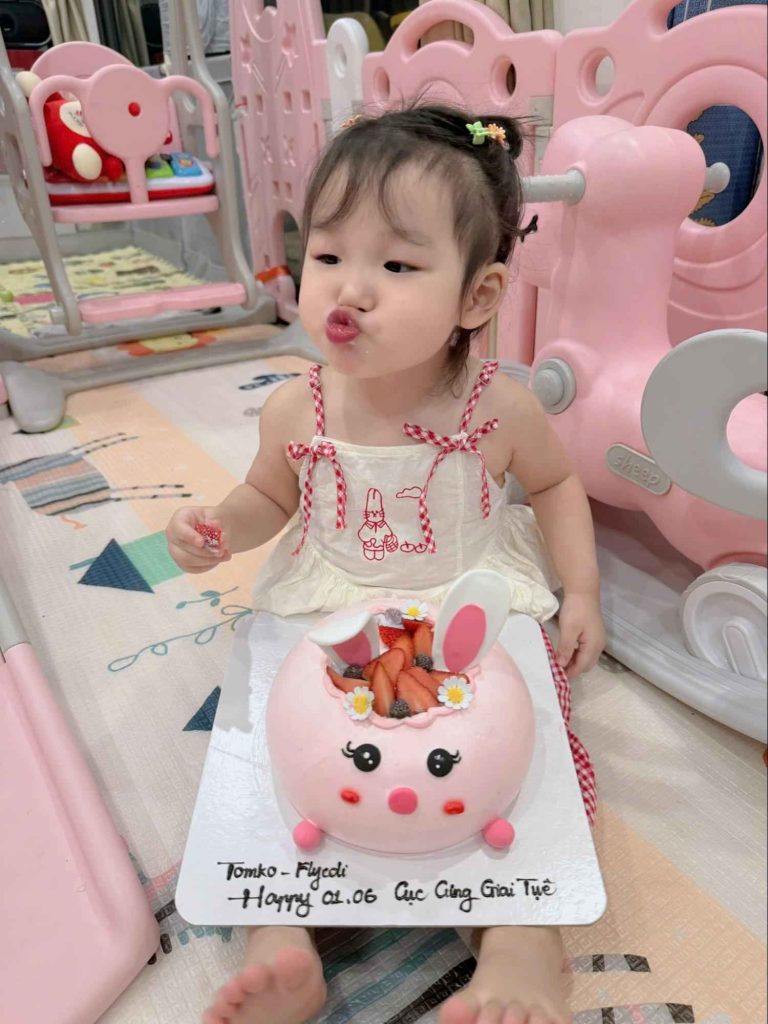 FLYCDI & TOMKO tặng quà ngày Quốc Tế Thiếu Nhi 1/6 cho con em cán bộ nhân viên 5 be-giai-tue-dang-yeu-tao-dang-ben-mon-ngay-1-6
